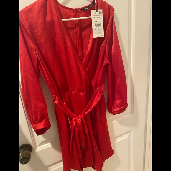 Satin red jumpsuit - Picture 4 of 8